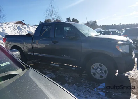 2013 Toyota Tundra Grade 4.6L V8 z USA, uszkodzony, nr VIN 5TFUM5F10DX044161